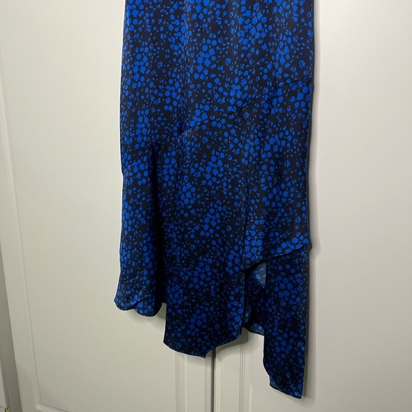 AQUA Flutter Sleeve Asymmetrical Dress - Picture 4 of 13